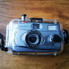 Snap sights underwater 35mm film camera