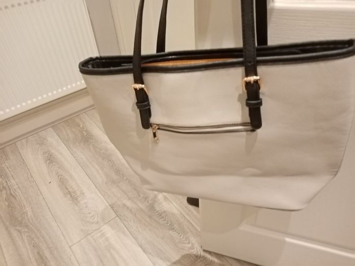 hand bag