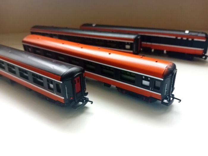 Model Railway  Irish Mk2 Coach Set