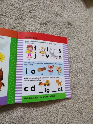 early reader books bundle of 5 books level 1 & 2 plus Write and Wipe  phonics book