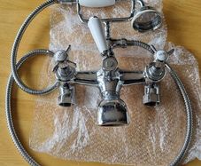 Silver Colour Bathroom Bathtub tap with shower head