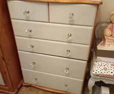 Chest of drawers