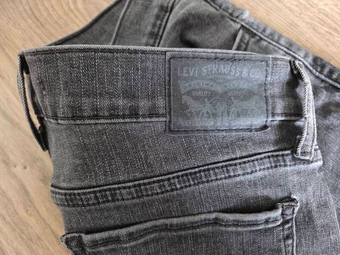 Levi's womens jeans 710 Super Skinny (28W, 30L)