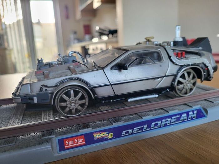 De Lorean die-cast metal model