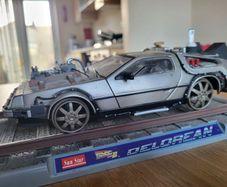 De Lorean die-cast metal model