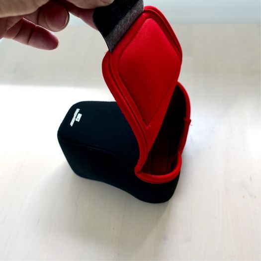 MegaGear Neoprene Camera Case Excellent Condition