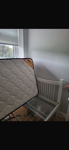 single bed with matteress (never used)