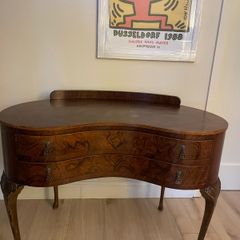 dressing table