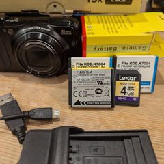 Fujifilm FinePix F500 EXR 16MP Digital Camera Bundle 16 Mega Pixels