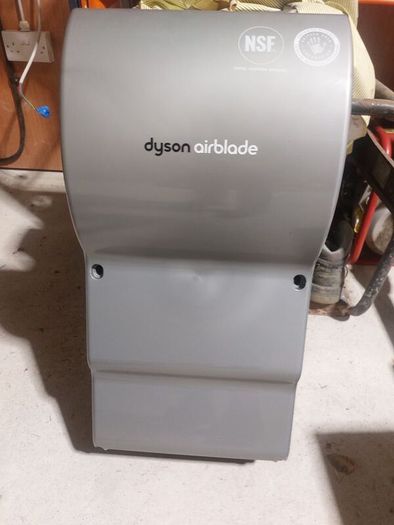 Hand dryer
