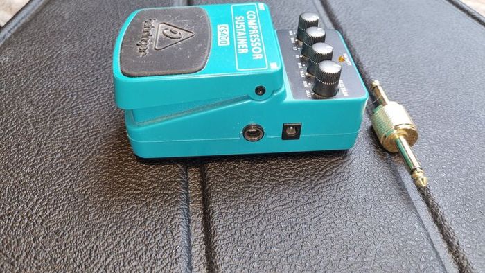 Behringer Compressor CS400