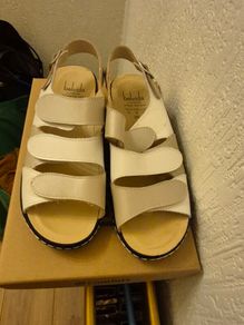 Ladies sandals