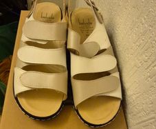 Ladies sandals