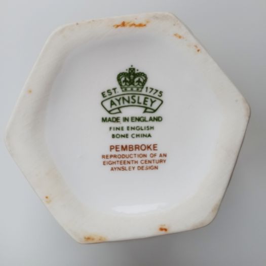 Vintage Aynsley "Pembroke"  fine bone china vase  made in England  height 12.5cm  diameter 10cm