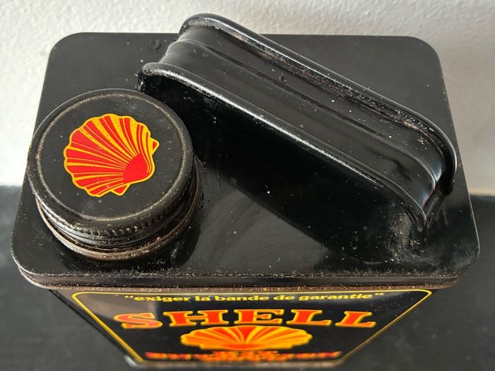 Vintage Shell Car Care Kit Tin