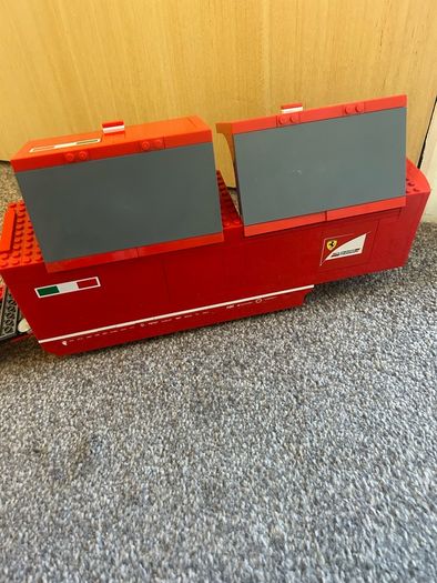 Lego Speed Champions: F14 T & Scuderia Ferrari Truck 75913