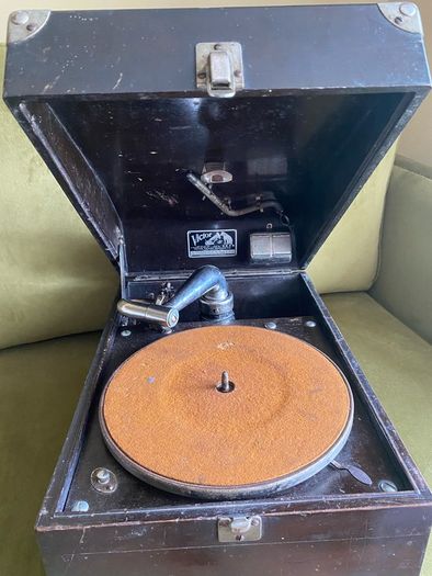 Victor VV50 record player