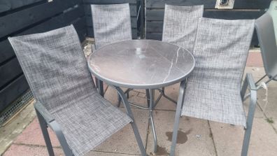 garden table and chairs
