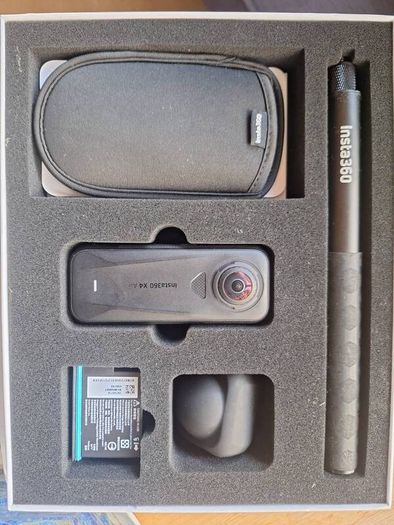 insta360 x4 air. starter Kit. two batteries. selfie stick