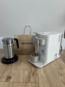 DeLonghi Nespresso Machine with Aeroccino