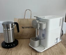 DeLonghi Nespresso Machine with Aeroccino