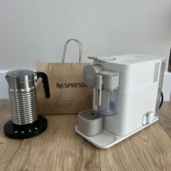 DeLonghi Nespresso Machine with Aeroccino