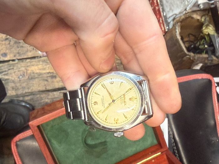 Rolex oyster 6085?