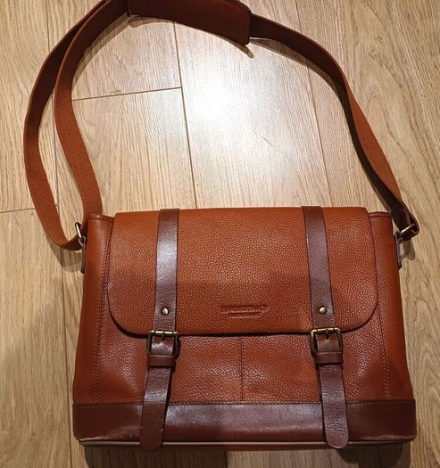 Leather messenger bag