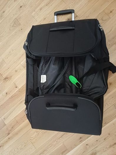 Large Samsonite  suitcase