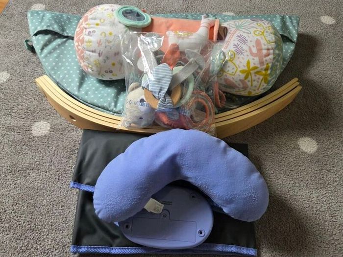 Tummy Time Mat (Ingenuity) + free tummy time piano + Large Tummy Time pillow with toys