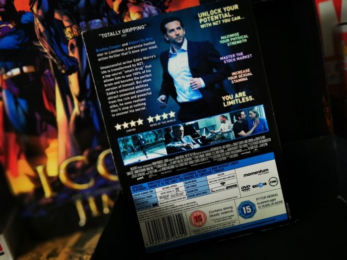 Limitless ! DVD ! Lenticular Slipcase Cover ! 2011 ! Robert De Niro and Bradley Cooper !