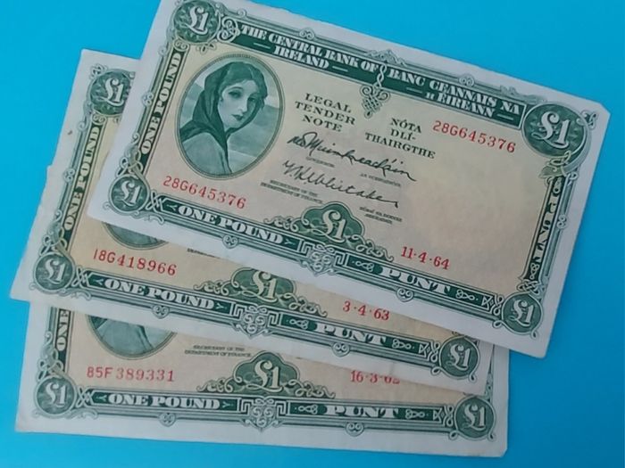 Irish 1960's 3 X Lavery One pound banknotes in Very Fine condition