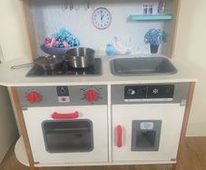 Toy kitchen