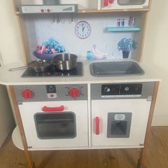 Toy kitchen