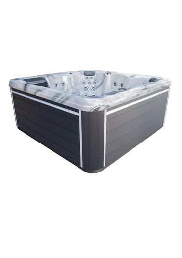 Apullia Hot Tub