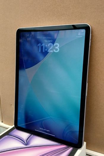 Apple iPad Air 11-inch with M3 chip Built 128GB Maximum capacity :95% Cycle count:227