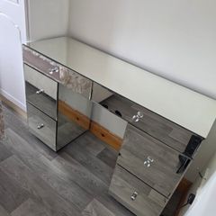 vanity table