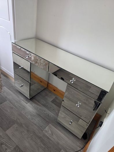 vanity table