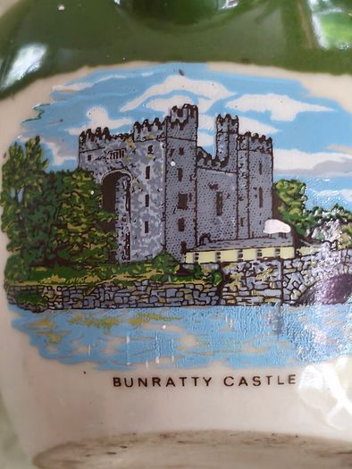 Small rum decanter flaske with bunratty castle scene