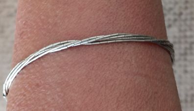 Vintage liquid sterling silver 925 multi strand bracelet 7 inches long in very good condition and has been well cared for see all photos FREE STANDARD POSTAGE INCLUDED