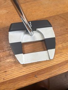 Golf putters