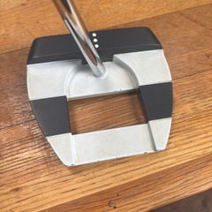 Golf putters