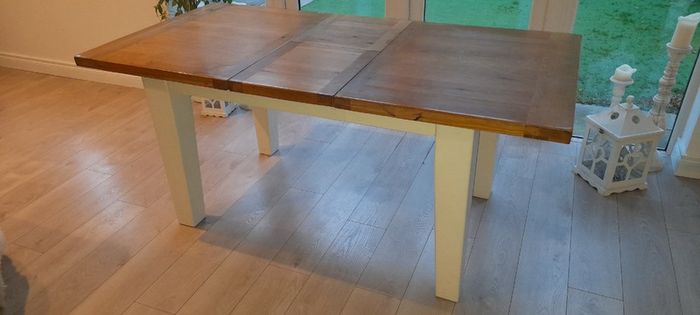 Extendable solid oak dining table