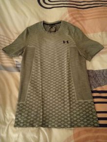 Under Armour T-shirt