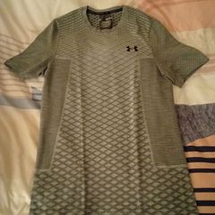 Under Armour T-shirt