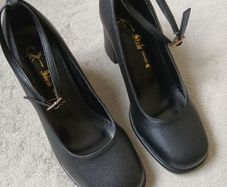 Black shoes with 3 inch heels