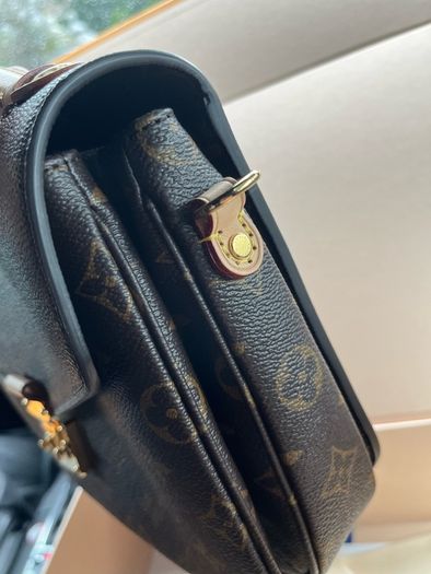 Louis Vuitton Pochette Metis handbag