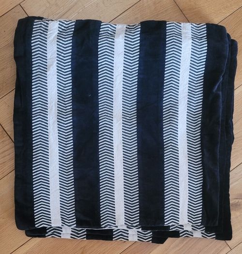 Free Cushion Covers x4  Black Velvet and Natural Linen Cushion Covers x4