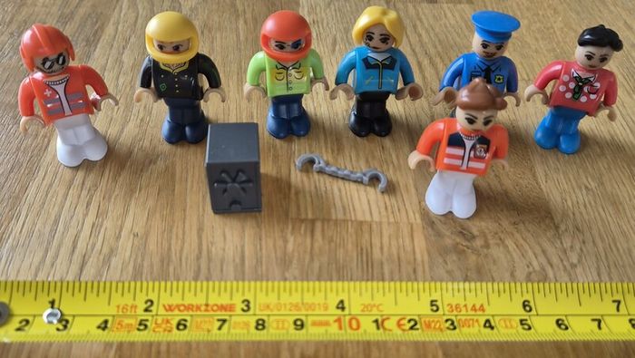Assorted lego style figures