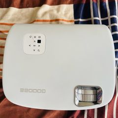 GooDee HD Projector Like New excellent condition
